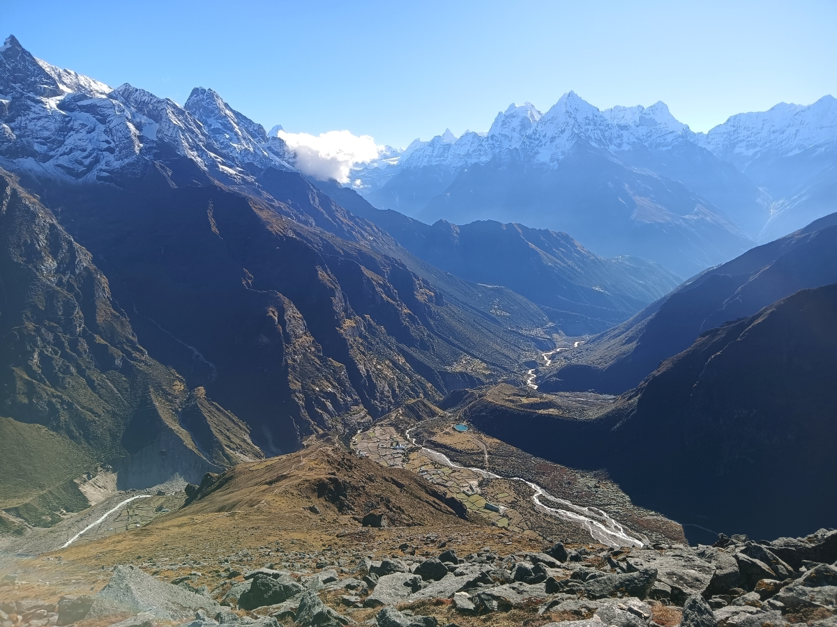 Hiking to Sunder Peak and back to Thame - 5/6 hours walk