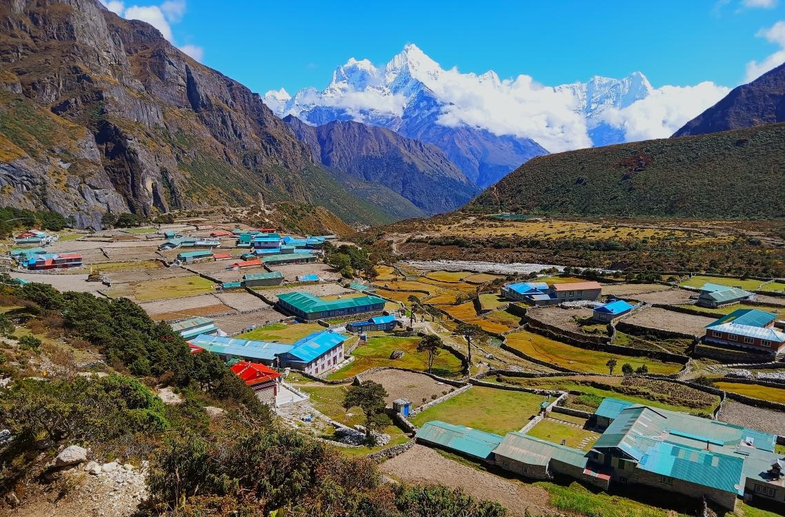 Trek Namche Bazaar / Thame (3820 m). - 5 hrs walk