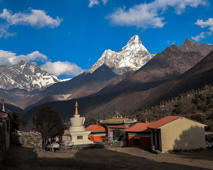 Trek Pheriche / Tengboche (3810 m) approx 5 hrs walk.