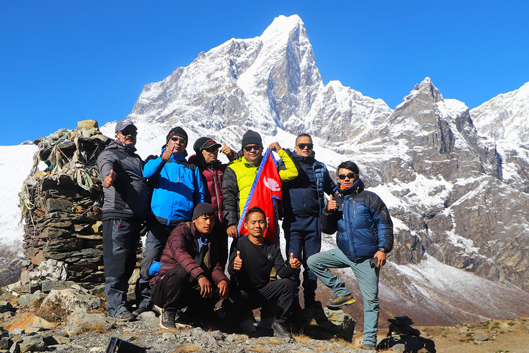 Trek Dingboche / Lobuche (4910 m.) approx. 5 hrs walk.